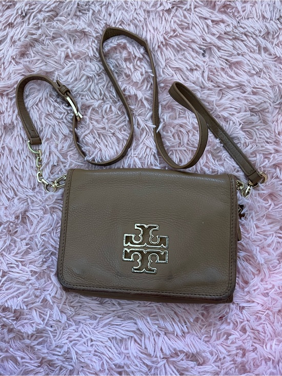 Tory Burch Handbags - Tory Burch Britten Combo Crossbody Bag Tan Pebbled Leather Gold Logo Flap Bag